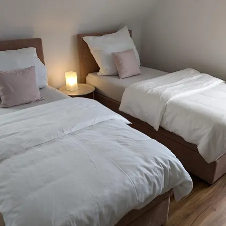 Apartment Moderne 70qm Og Nahe Wuerzburg, Daa, A3, A7, A81 In Fuchsstadt *